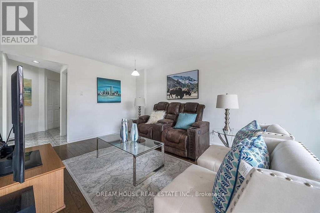 47 Rushmore Crescent, Brampton, Ontario  L6Z 1R1 - Photo 8 - W12820640