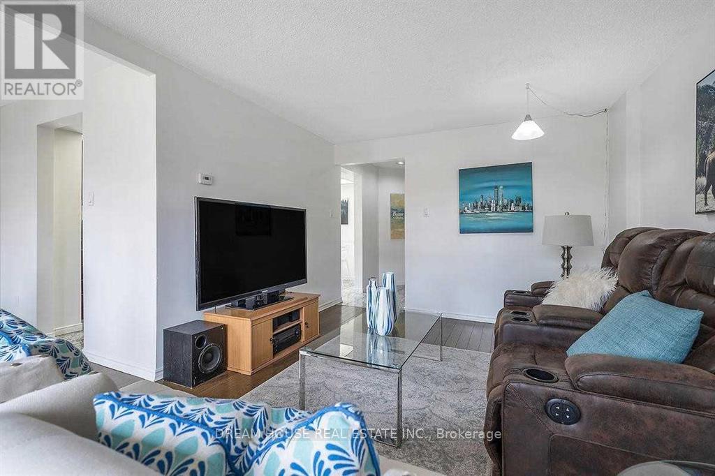 47 Rushmore Crescent, Brampton, Ontario  L6Z 1R1 - Photo 9 - W12820640