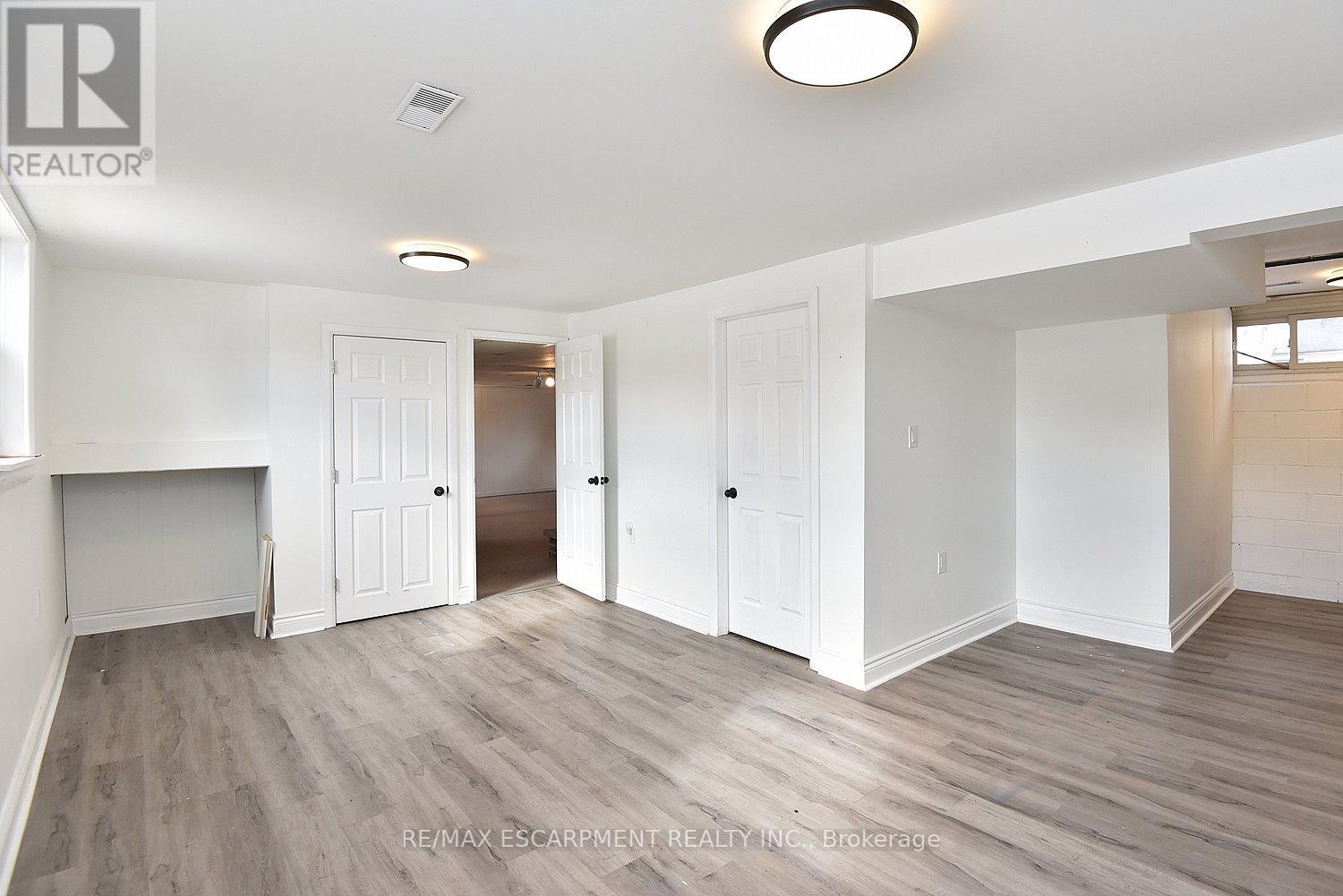 409 Tennyson Drive, Oakville, Ontario  L6L 3Z2 - Photo 15 - W12820708