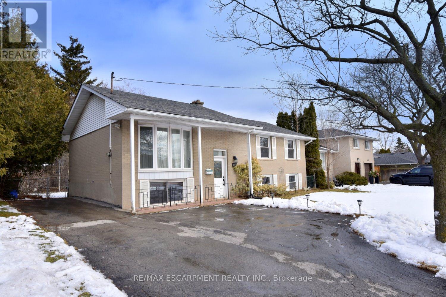 409 Tennyson Drive, Oakville, Ontario  L6L 3Z2 - Photo 2 - W12820708