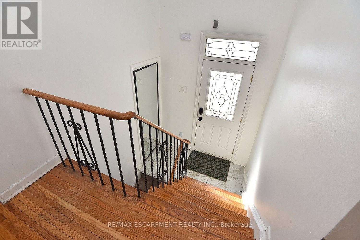 409 Tennyson Drive, Oakville, Ontario  L6L 3Z2 - Photo 4 - W12820708