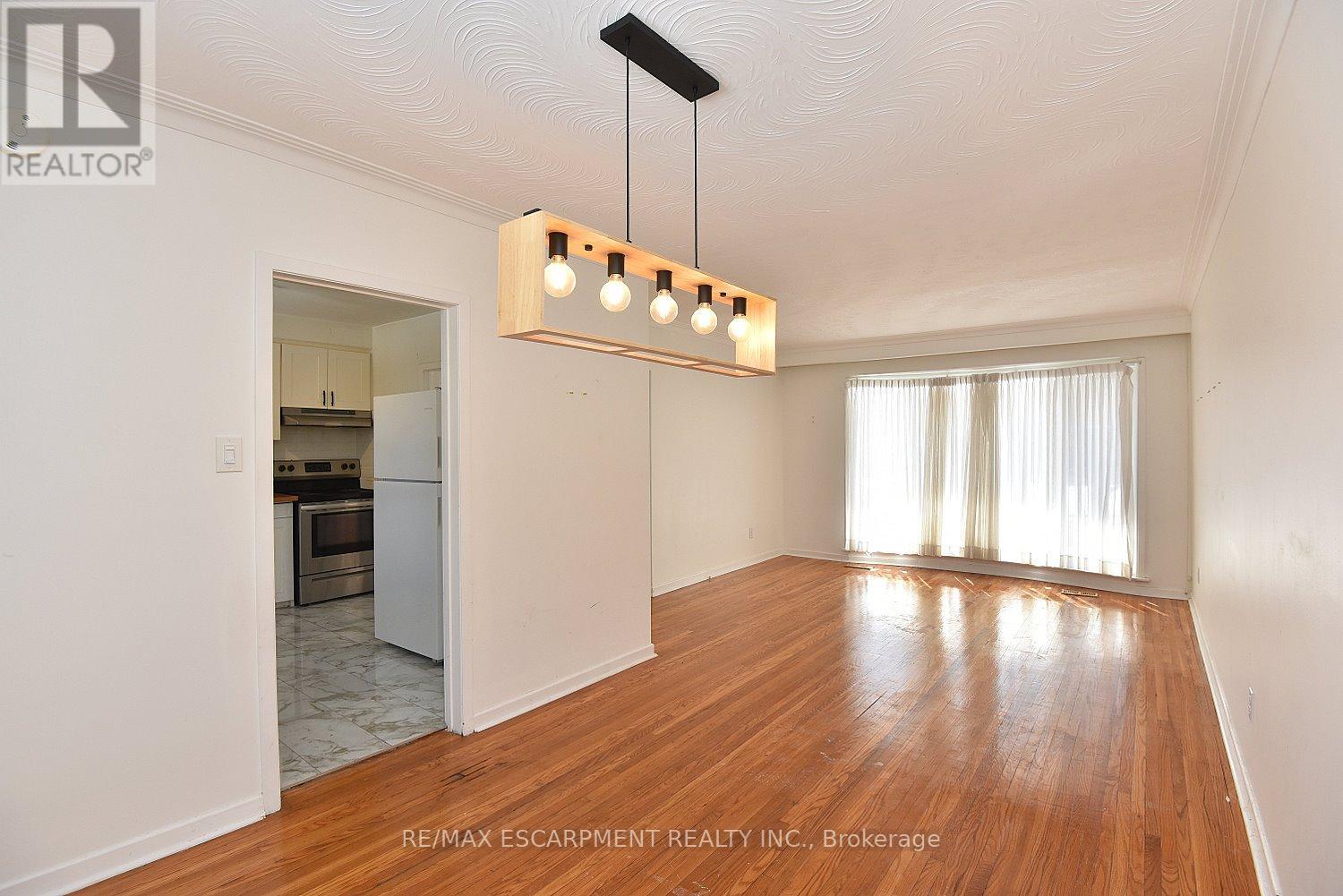 409 Tennyson Drive, Oakville, Ontario  L6L 3Z2 - Photo 7 - W12820708