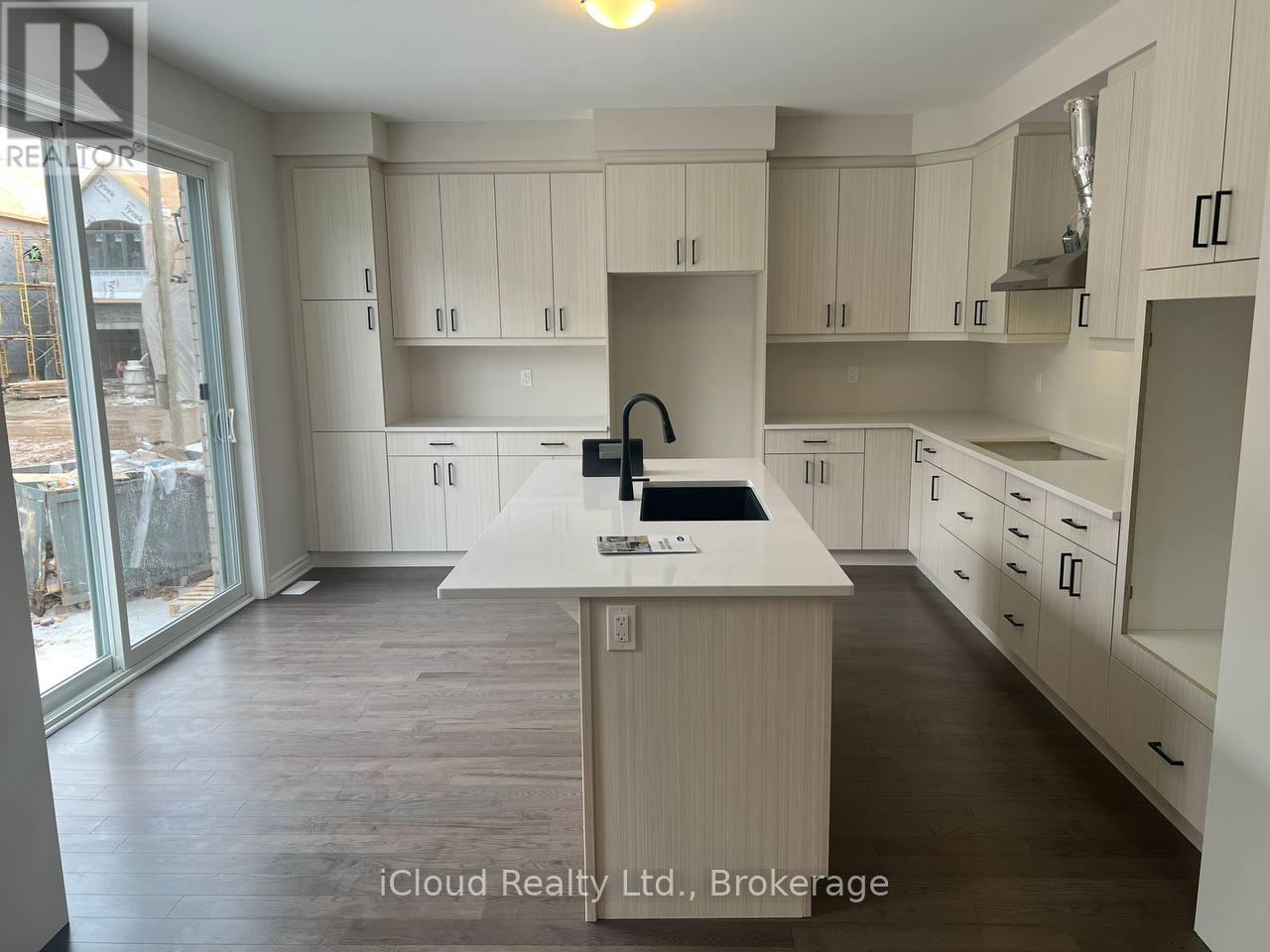 Upper - 1407 Hearns Place, Milton, Ontario  L9E 2J7 - Photo 2 - W12820714