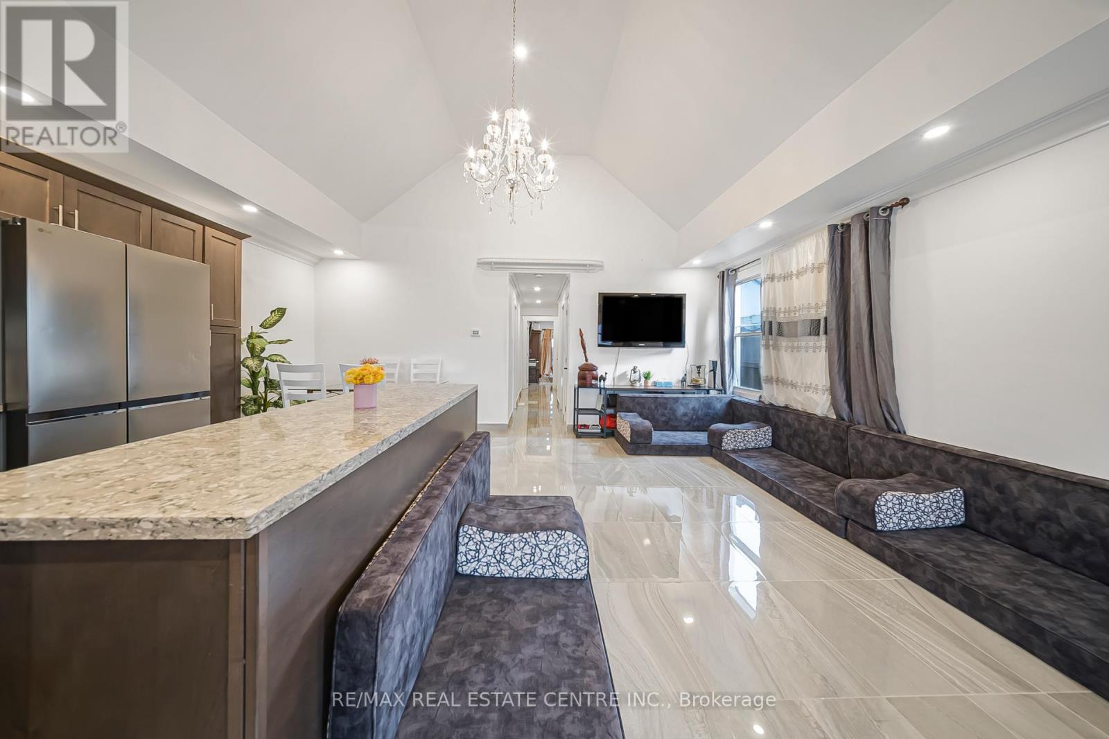 118 Cope Street, Hamilton, Ontario  L8H 5B4 - Photo 3 - X12820522