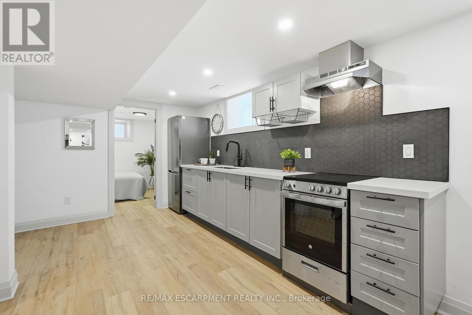 286 East 18th Street, Hamilton, Ontario  L9A 4P6 - Photo 35 - X12820590