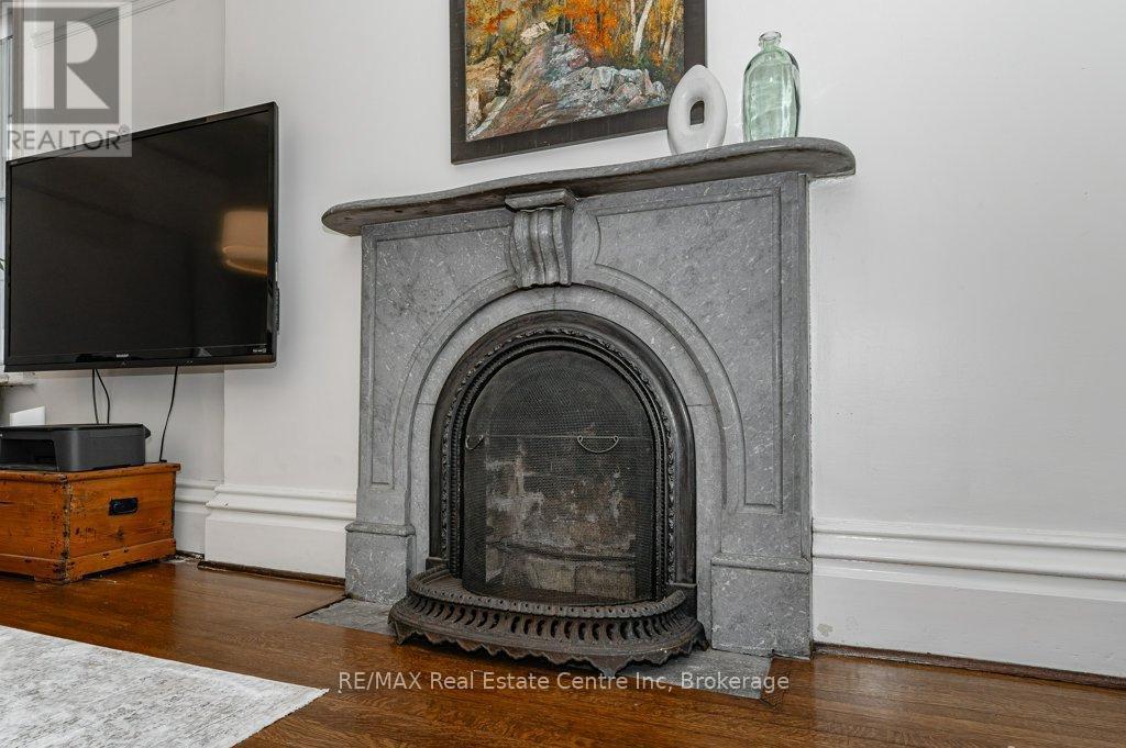 15 Liverpool Street, Guelph (Downtown), Ontario  N1H 2K8 - Photo 14 - X12820796