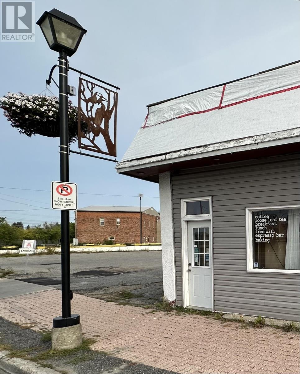 122 Scott ST, Fort Frances, Ontario