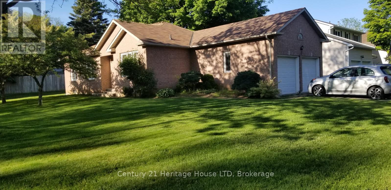 17 Meadowbrook Lane, Pelham, Ontario  L0S 1E4 - Photo 2 - X12820786