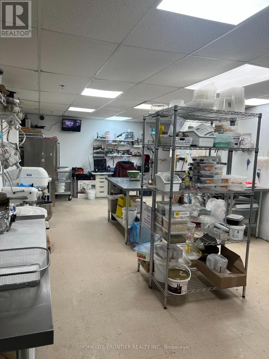 16 Wilstead Drive, Newmarket, Ontario  L3Y 4T9 - Photo 2 - N12820550