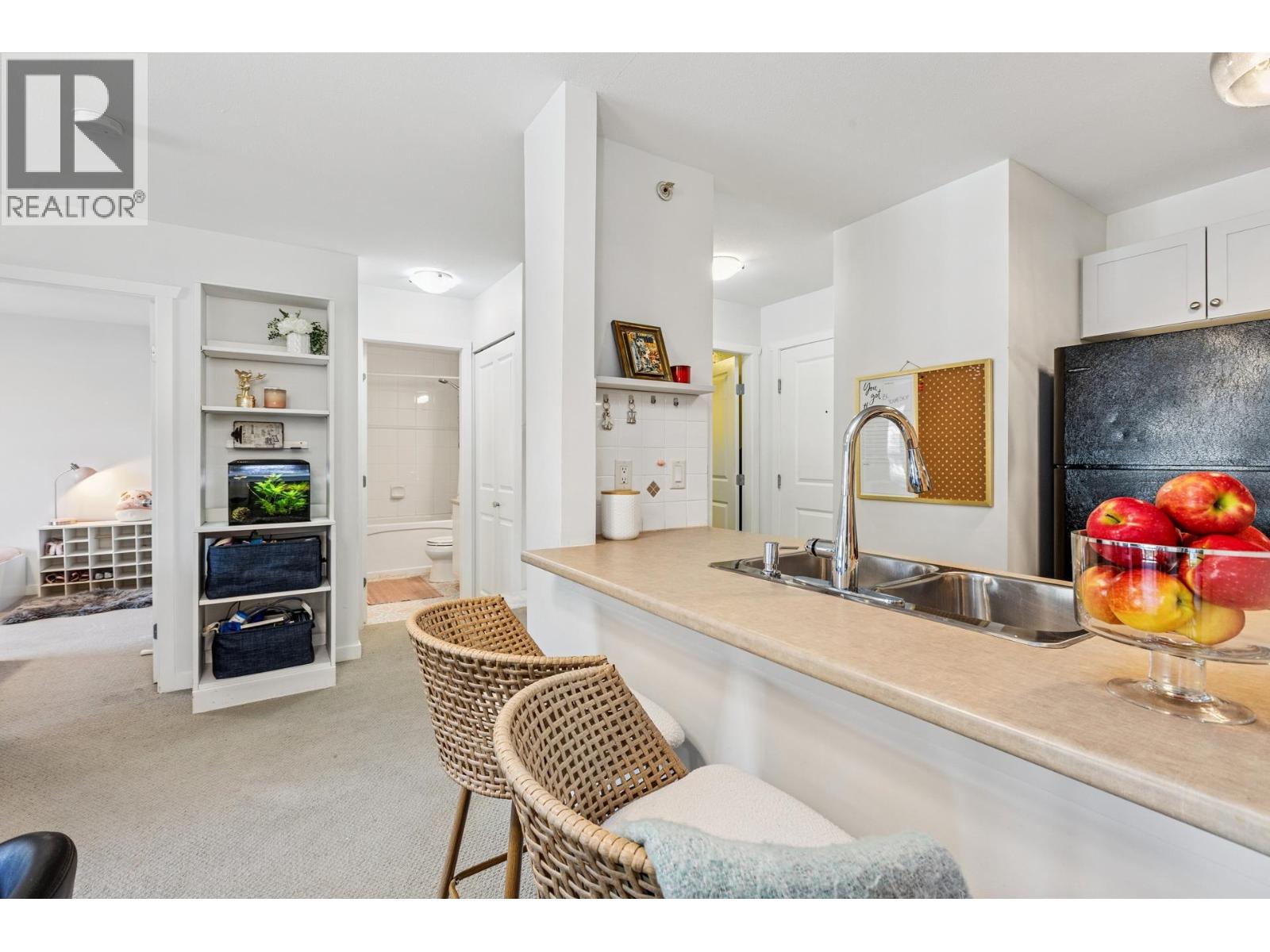 404 183 W 23rd Street, North Vancouver, British Columbia  V7M 2B1 - Photo 8 - R3093598