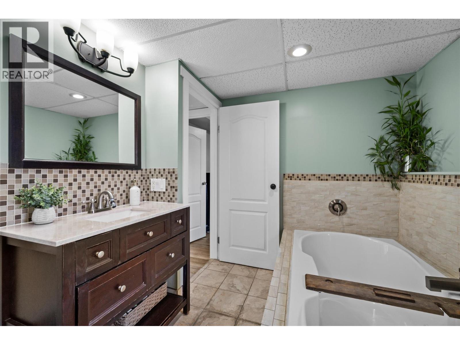 2334 Bossert Avenue, Kamloops, British Columbia  V2B 4V7 - Photo 9 - 10374478