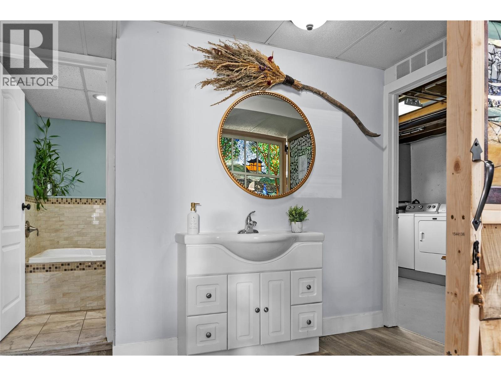 2334 Bossert Avenue, Kamloops, British Columbia  V2B 4V7 - Photo 4 - 10374478