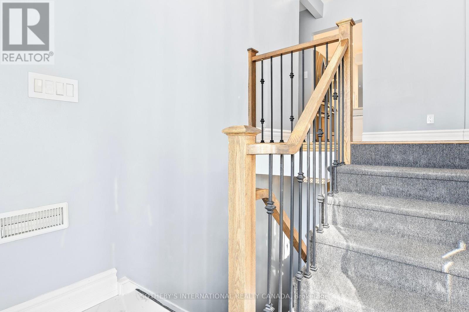 108 Lynedock Crescent, Toronto, Ontario  M3A 2B1 - Photo 4 - C12820762