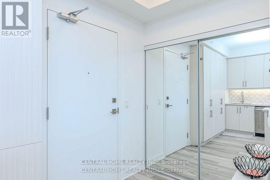 1405 - 75 Oneida Crescent, Richmond Hill, Ontario  L4B 0H3 - Photo 9 - N12820770