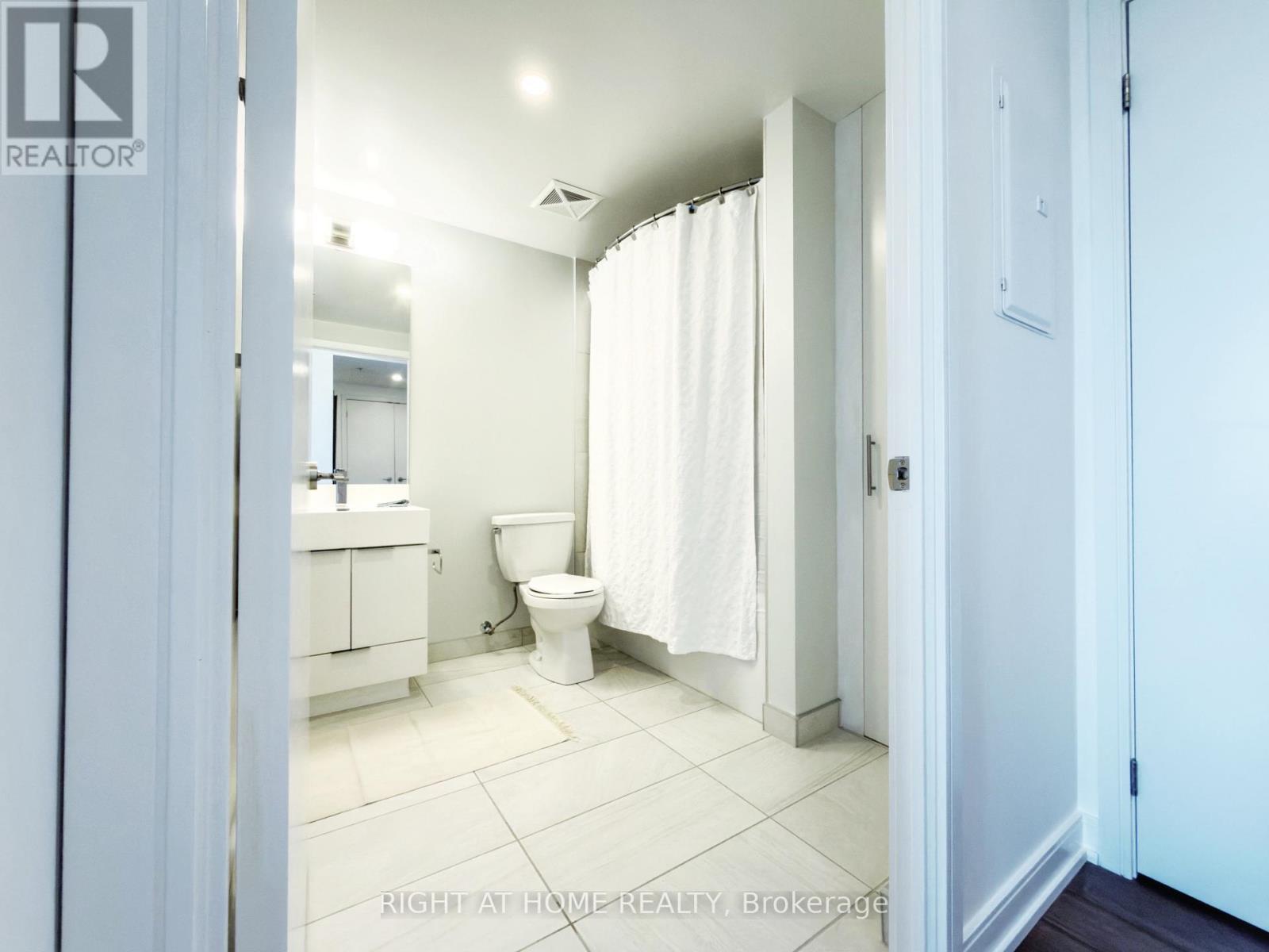 1404 - 30 Samuel Wood Way, Toronto, Ontario  M9B 0C9 - Photo 14 - W12820740
