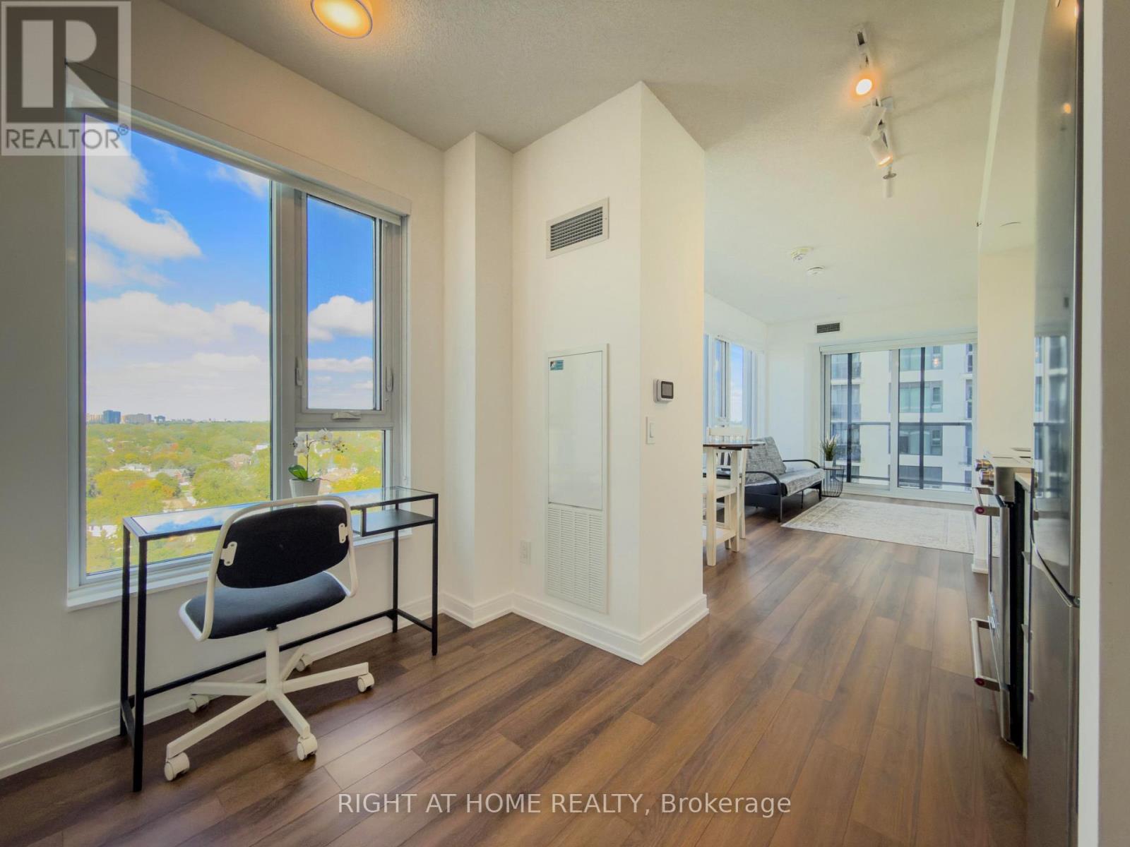 1404 - 30 Samuel Wood Way, Toronto, Ontario  M9B 0C9 - Photo 6 - W12820740