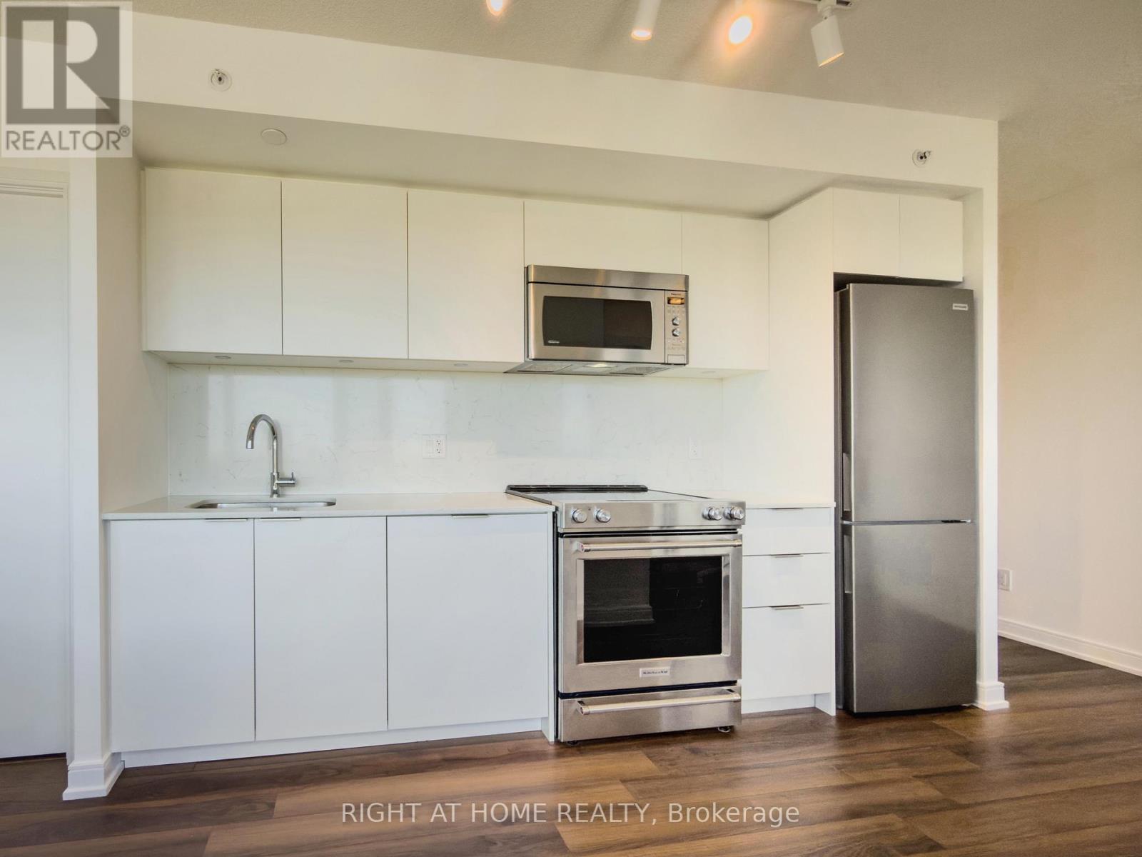 1404 - 30 Samuel Wood Way, Toronto, Ontario  M9B 0C9 - Photo 8 - W12820740