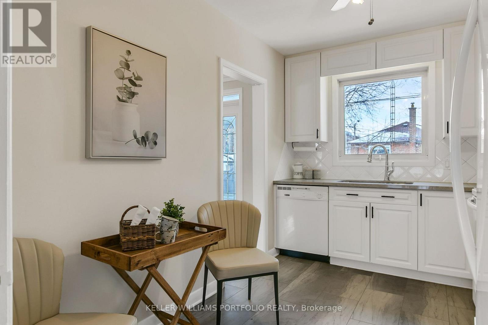 4 Vickson Court, Toronto, Ontario  M9B 1K6 - Photo 11 - W12820754