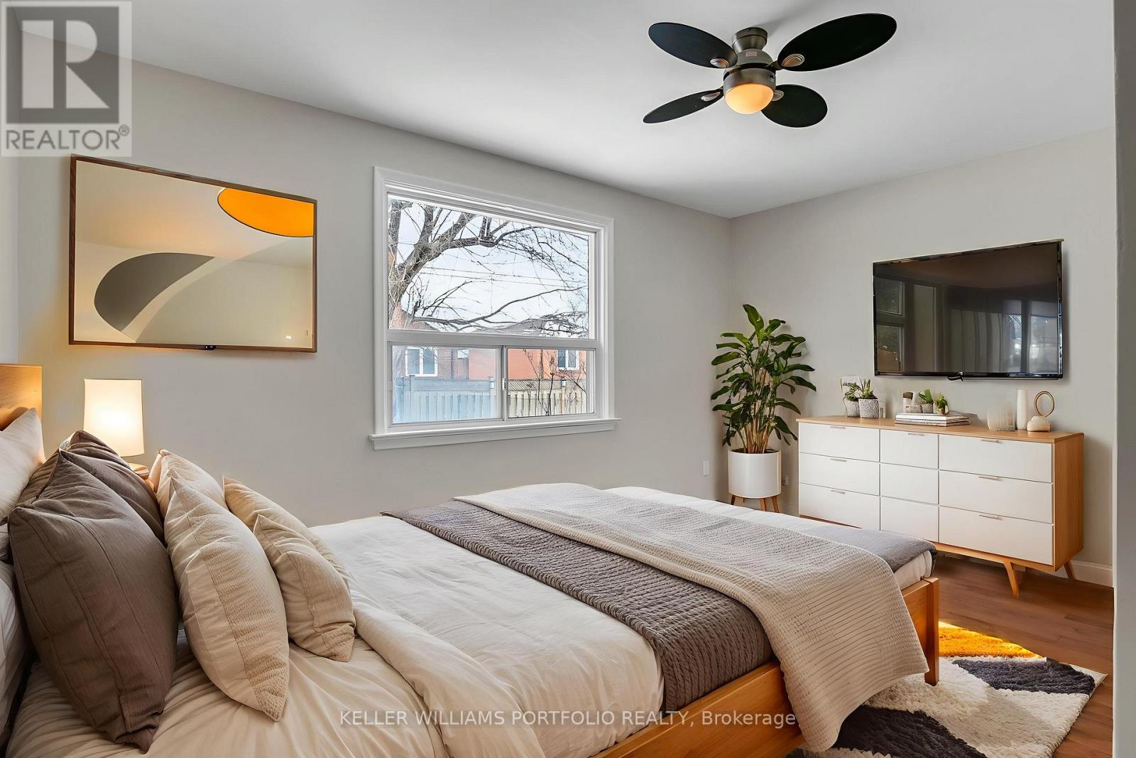 4 Vickson Court, Toronto, Ontario  M9B 1K6 - Photo 13 - W12820754