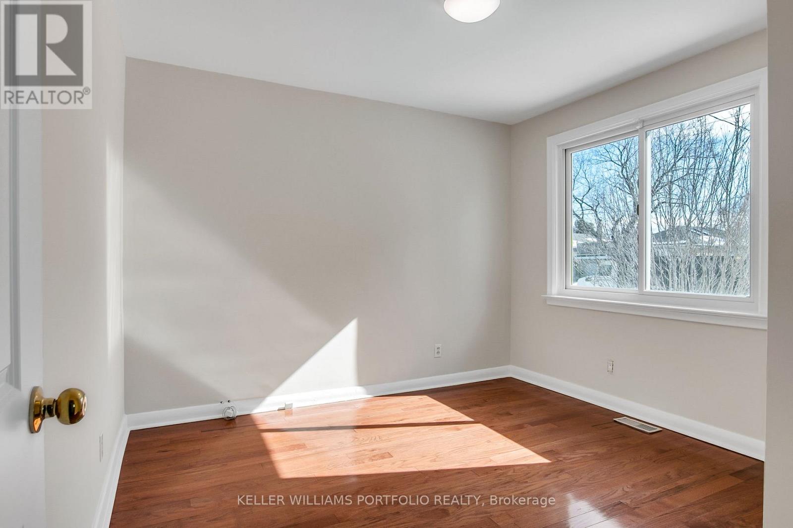 4 Vickson Court, Toronto, Ontario  M9B 1K6 - Photo 16 - W12820754