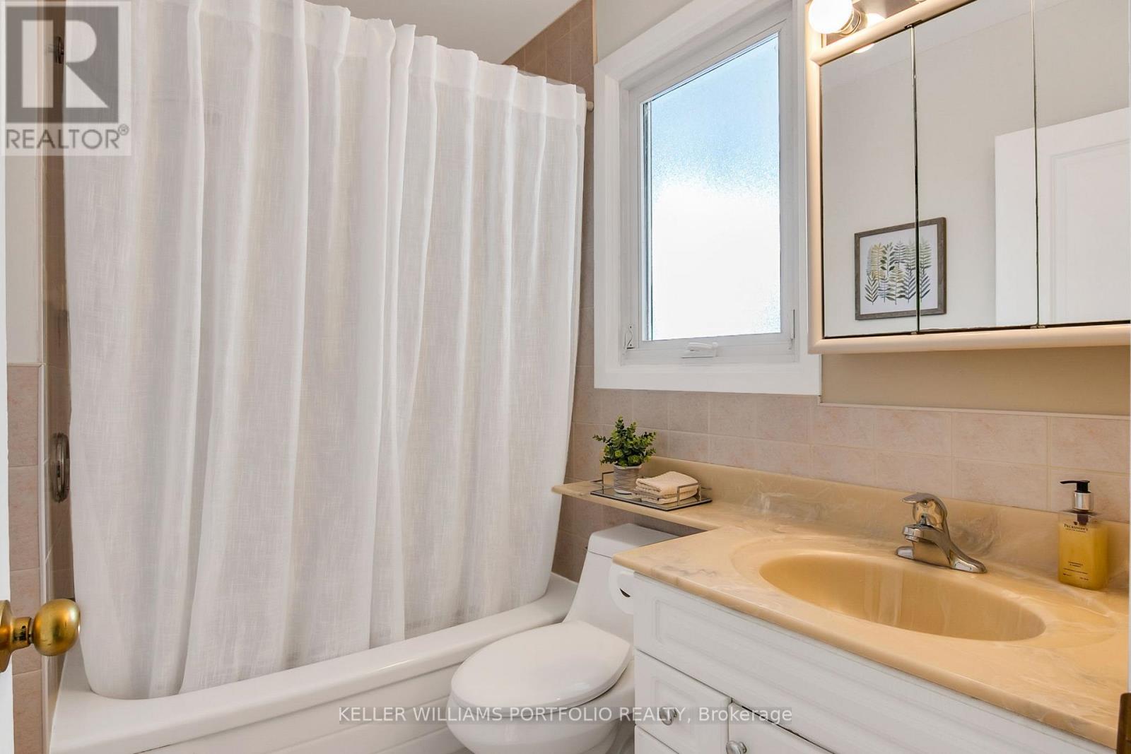 4 Vickson Court, Toronto, Ontario  M9B 1K6 - Photo 19 - W12820754