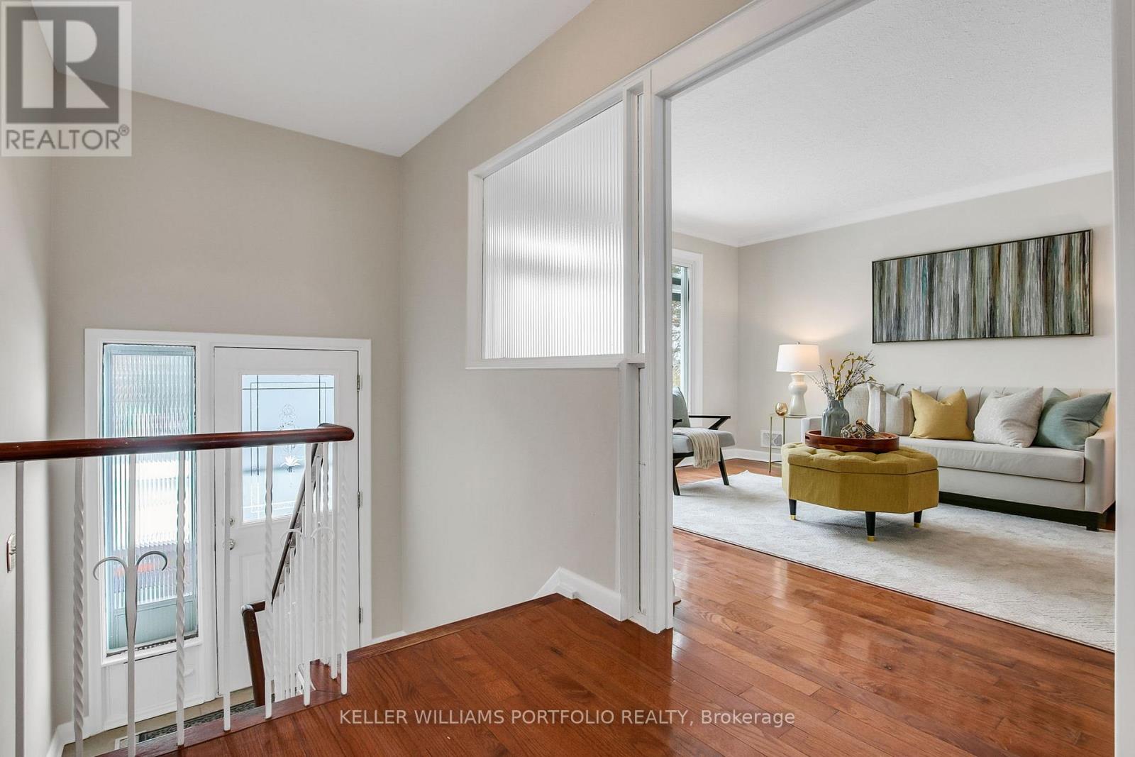 4 Vickson Court, Toronto, Ontario  M9B 1K6 - Photo 2 - W12820754