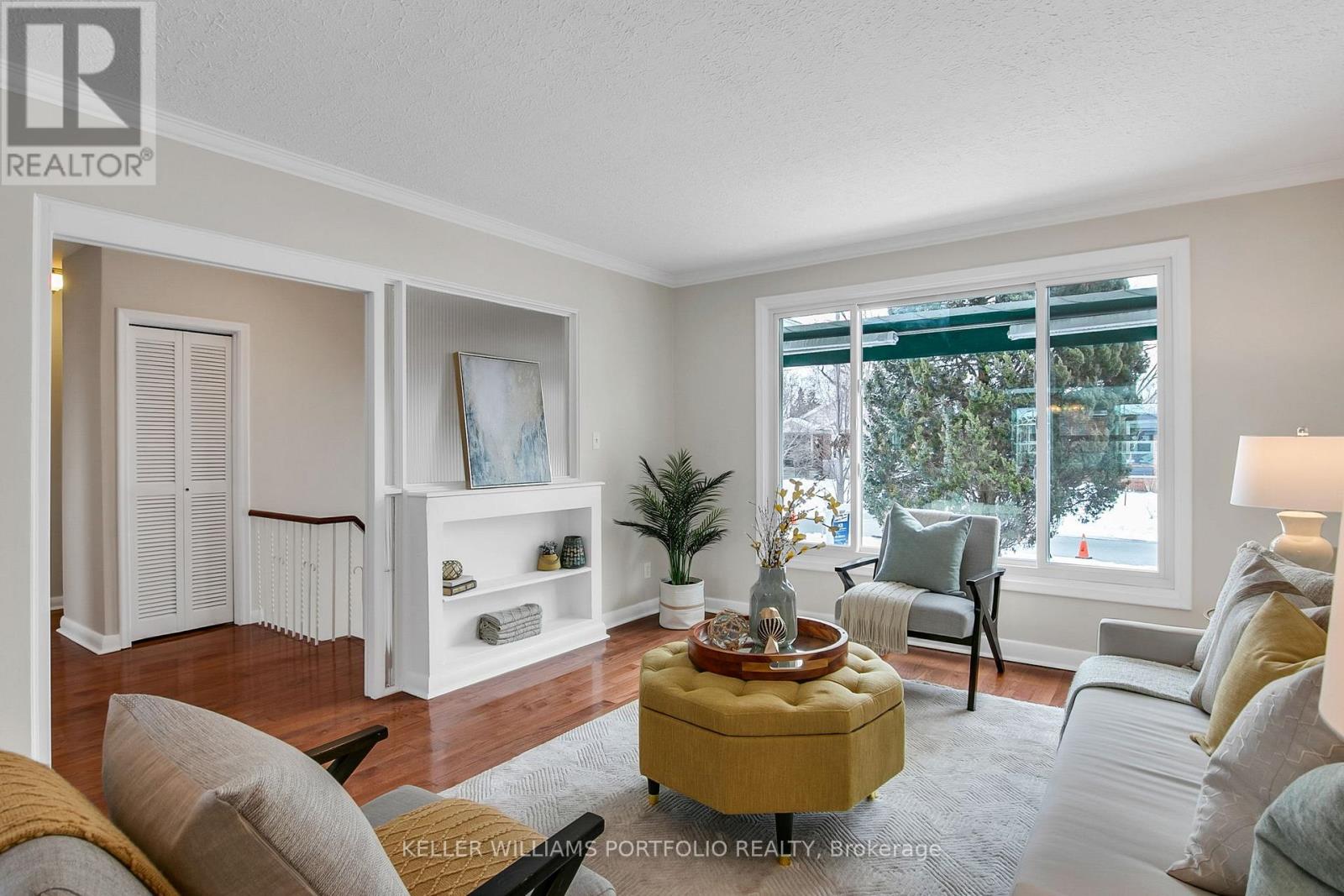 4 Vickson Court, Toronto, Ontario  M9B 1K6 - Photo 3 - W12820754