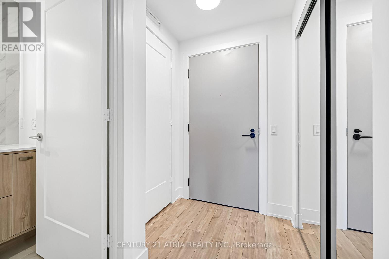 317 - 858 Dupont Street, Toronto, Ontario  M6G 0C1 - Photo 4 - W12820792