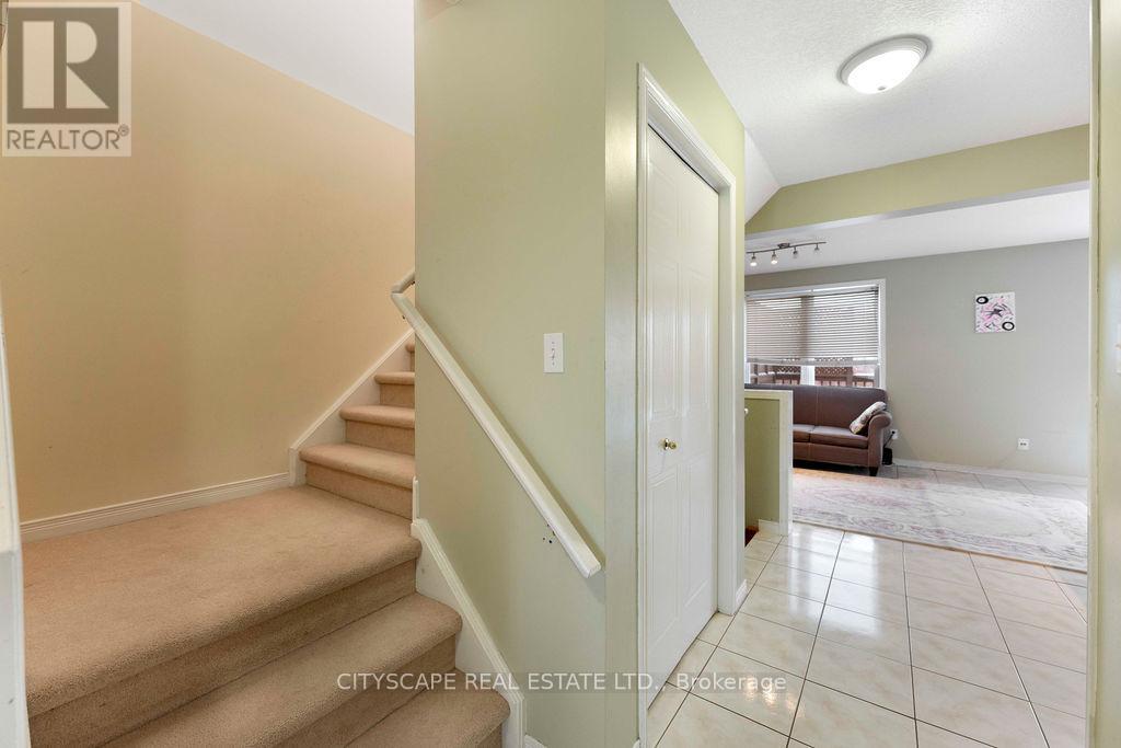 67 Maple Bush Drive, Cambridge, Ontario  N1T 2C6 - Photo 9 - X12820734