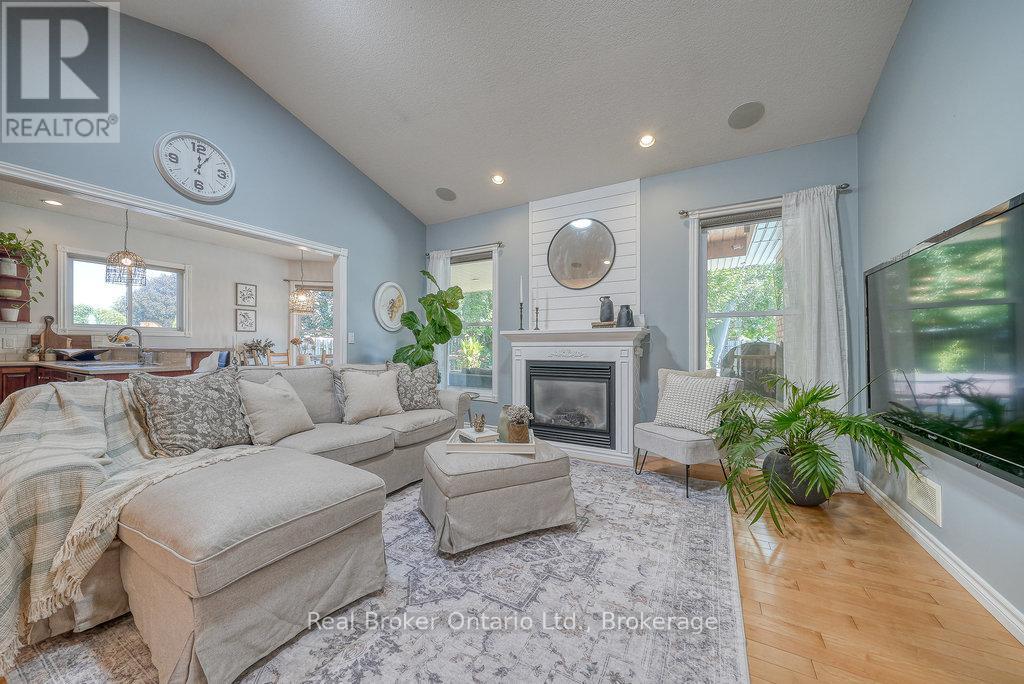 504 Crestwood Court, Woodstock, Ontario  N4T 1V3 - Photo 12 - X12786296