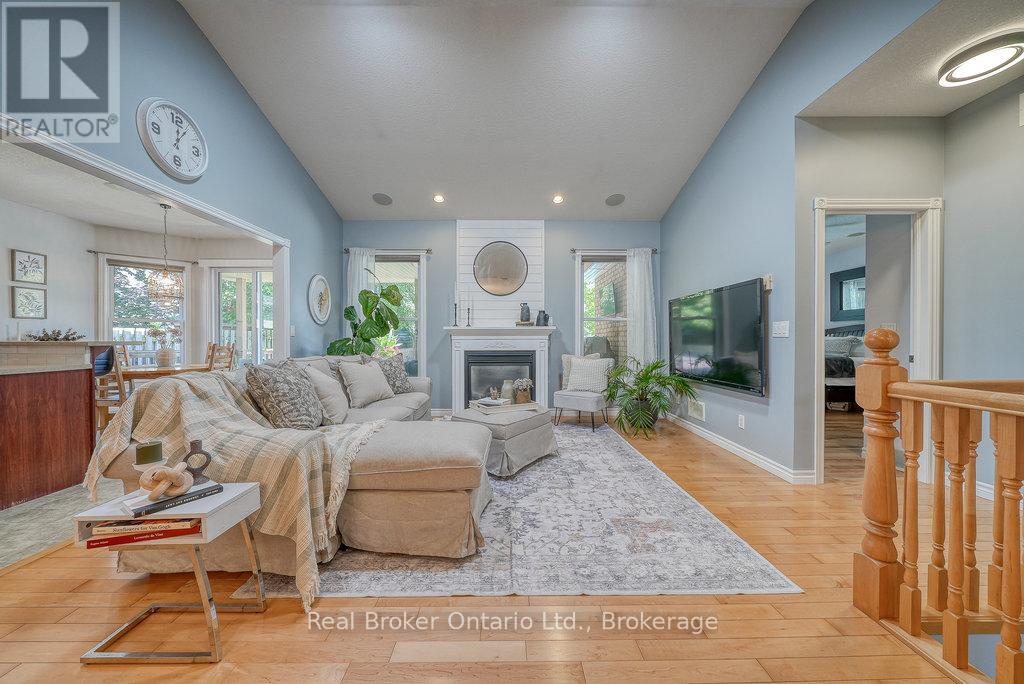 504 Crestwood Court, Woodstock, Ontario  N4T 1V3 - Photo 11 - X12786296