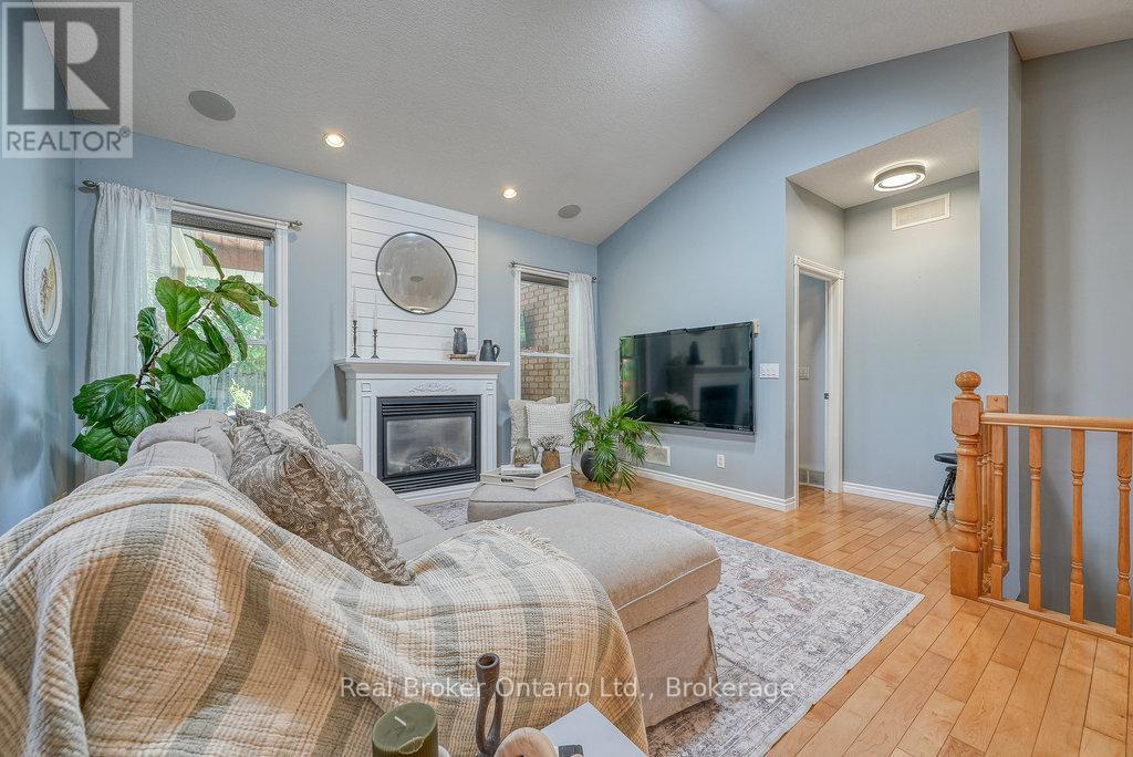 504 Crestwood Court, Woodstock, Ontario  N4T 1V3 - Photo 10 - X12786296