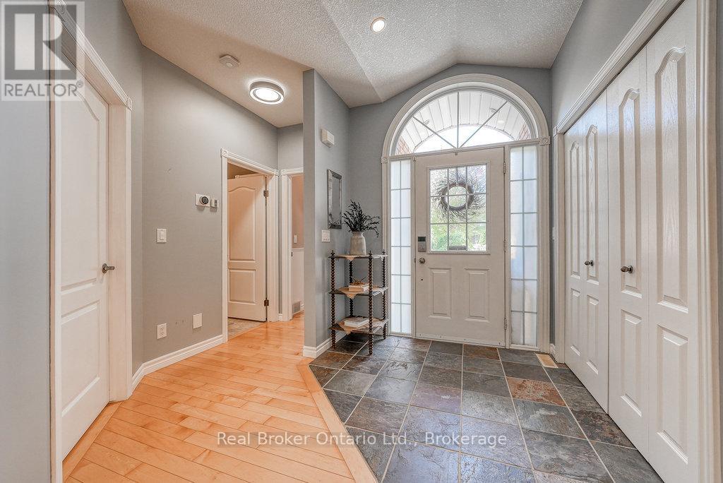 504 Crestwood Court, Woodstock, Ontario  N4T 1V3 - Photo 5 - X12786296