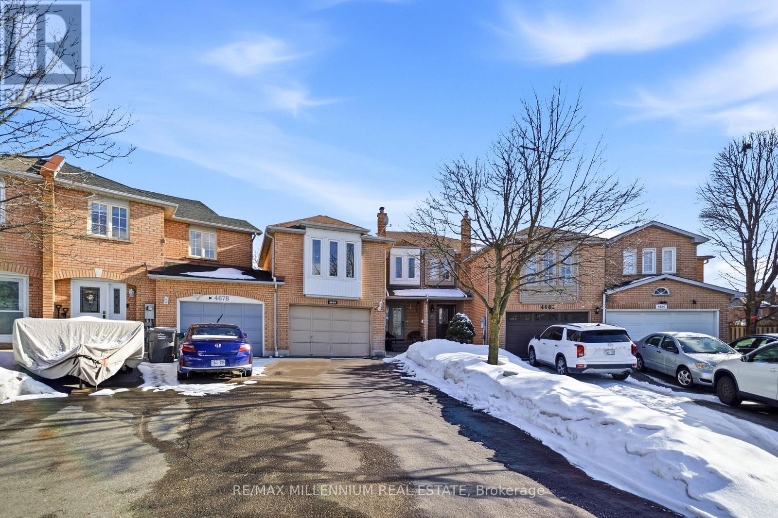 4680 Crosscreek Court, Mississauga, Ontario  L5V 1G5 - Photo 2 - W12819538