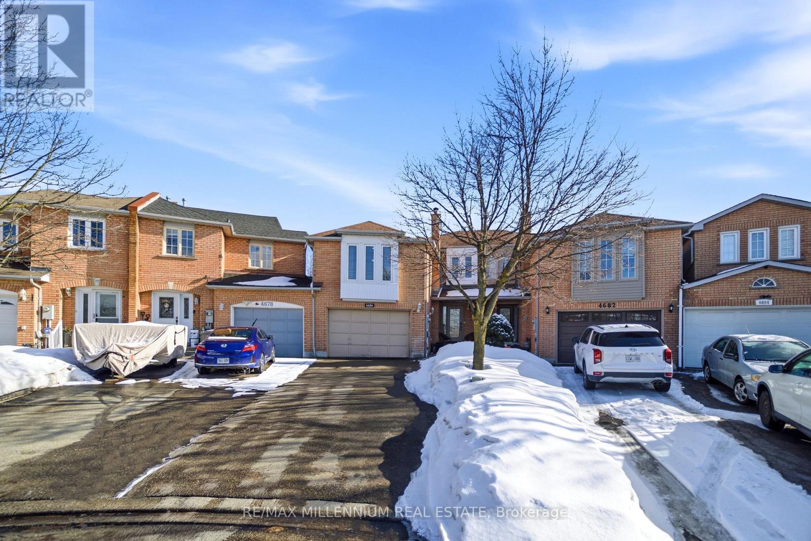 4680 Crosscreek Court, Mississauga, Ontario  L5V 1G5 - Photo 3 - W12819538