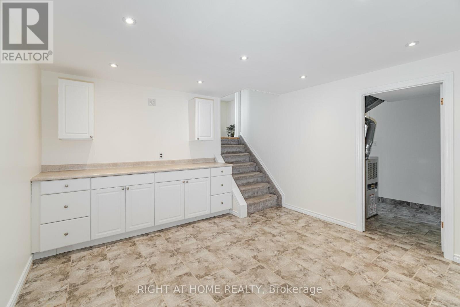 1093 Parthia Crescent, Mississauga, Ontario  L4Y 2L3 - Photo 26 - W12659116