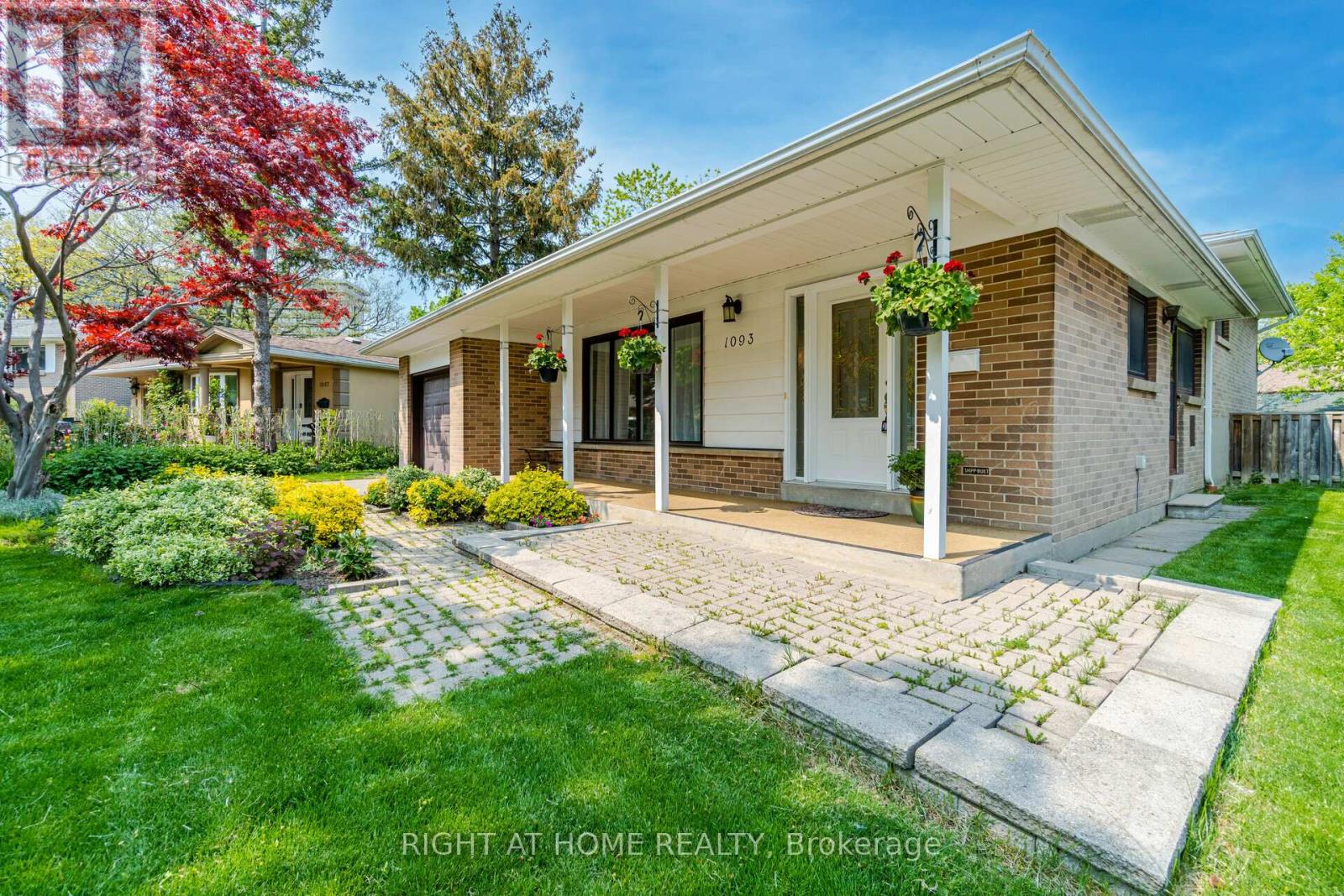 1093 Parthia Crescent, Mississauga, Ontario  L4Y 2L3 - Photo 6 - W12659116