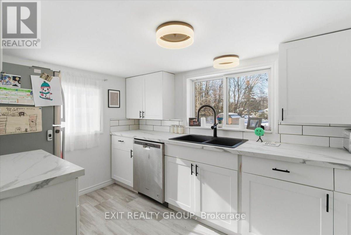 22166 Loyalist Parkway, Quinte West, Ontario  K0K 1L0 - Photo 13 - X12820836