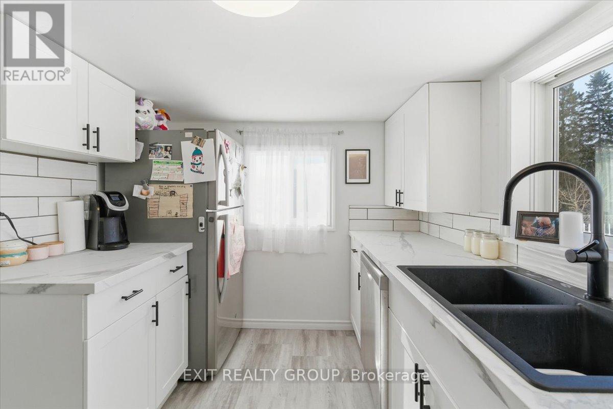 22166 Loyalist Parkway, Quinte West, Ontario  K0K 1L0 - Photo 14 - X12820836