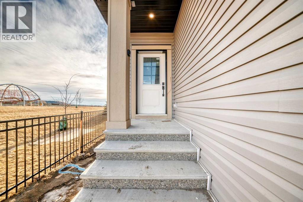 524 Heritage Boulevard, Cochrane, Alberta  T4C 2J8 - Photo 2 - A2286806