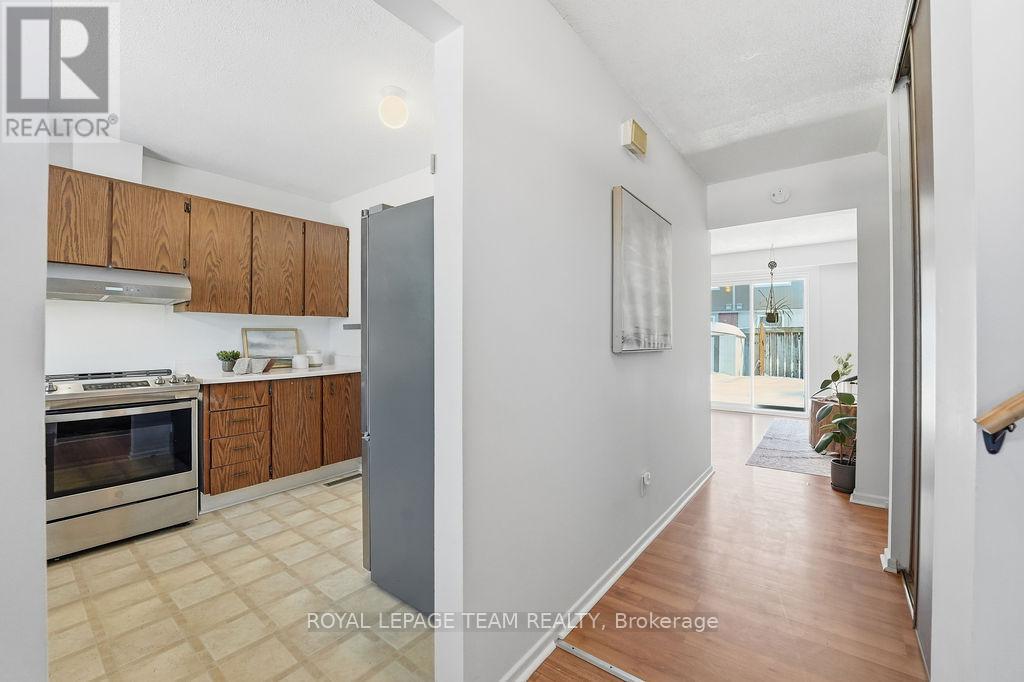 B - 461 Moodie Drive, Ottawa, Ontario  K2H 8T7 - Photo 4 - X12820820