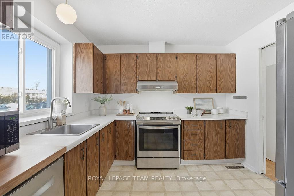 B - 461 Moodie Drive, Ottawa, Ontario  K2H 8T7 - Photo 5 - X12820820