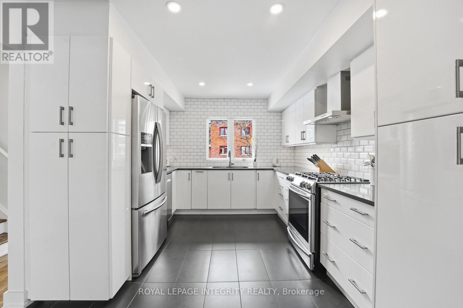 27 Marco Lane, Ottawa, Ontario  K1S 5A1 - Photo 2 - X12820874