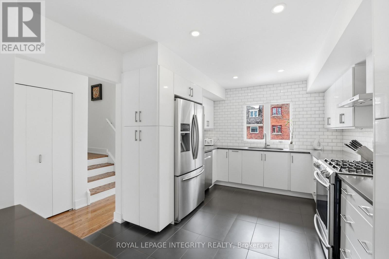 27 Marco Lane, Ottawa, Ontario  K1S 5A1 - Photo 3 - X12820874