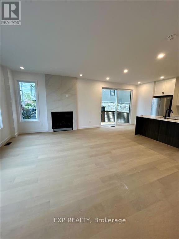 A - 1352 Louis Lane, Ottawa, Ontario  K1B 3P3 - Photo 4 - X12820896