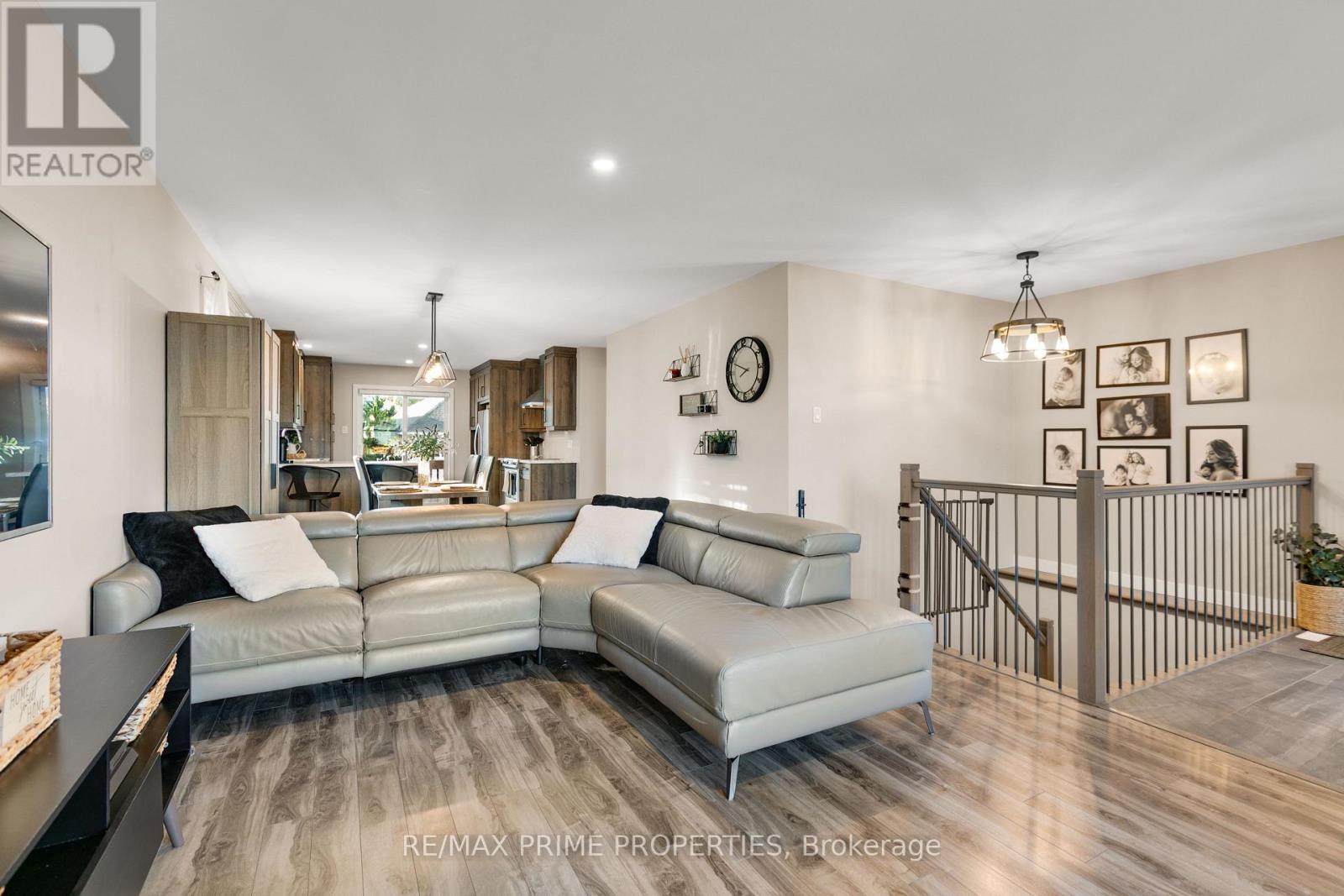 208 Filion Street, Russell, Ontario  K0A 1W0 - Photo 7 - X12820904