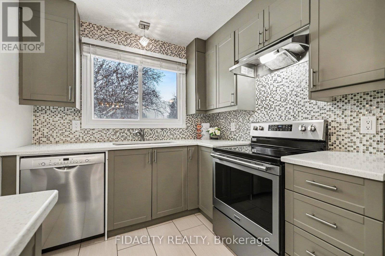 53 Morton Drive, Ottawa, Ontario  K2L 1W9 - Photo 11 - X12820928