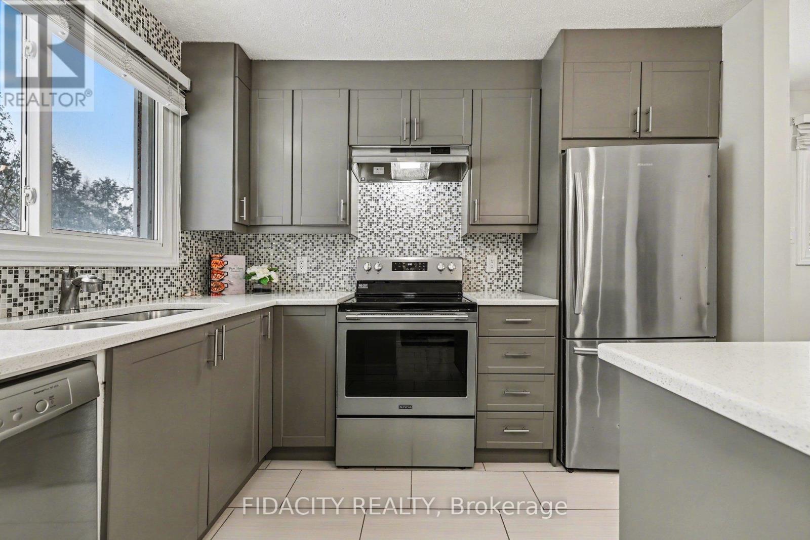 53 Morton Drive, Ottawa, Ontario  K2L 1W9 - Photo 12 - X12820928