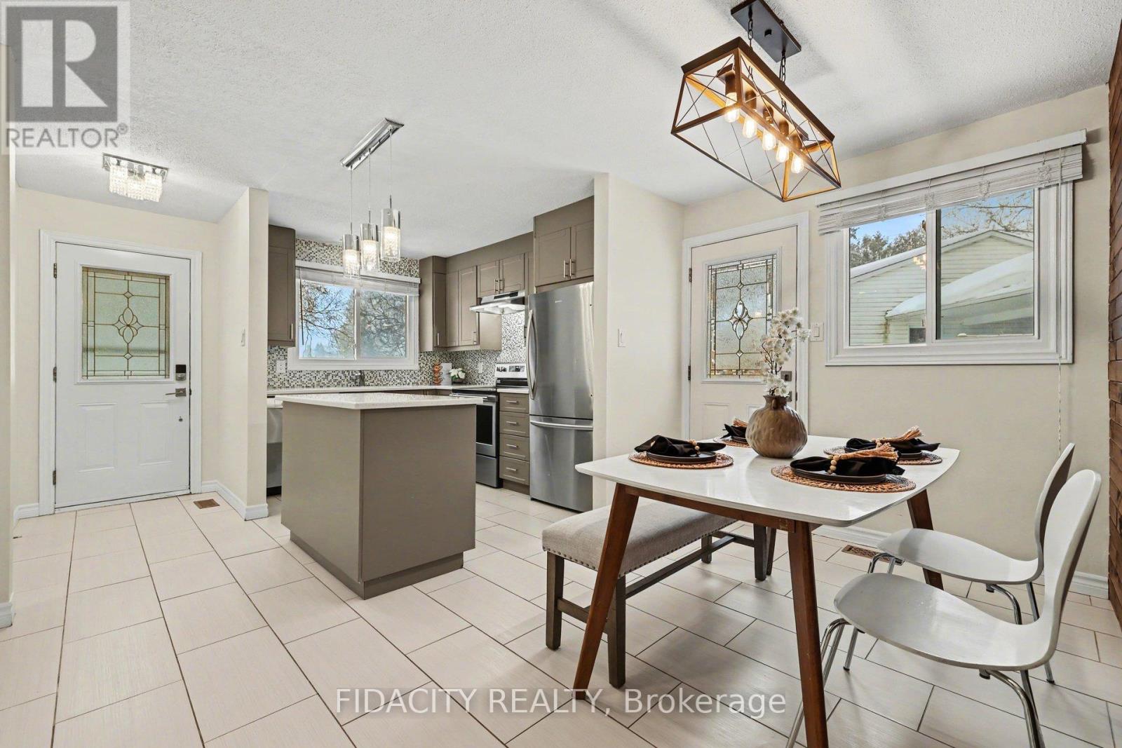 53 Morton Drive, Ottawa, Ontario  K2L 1W9 - Photo 14 - X12820928