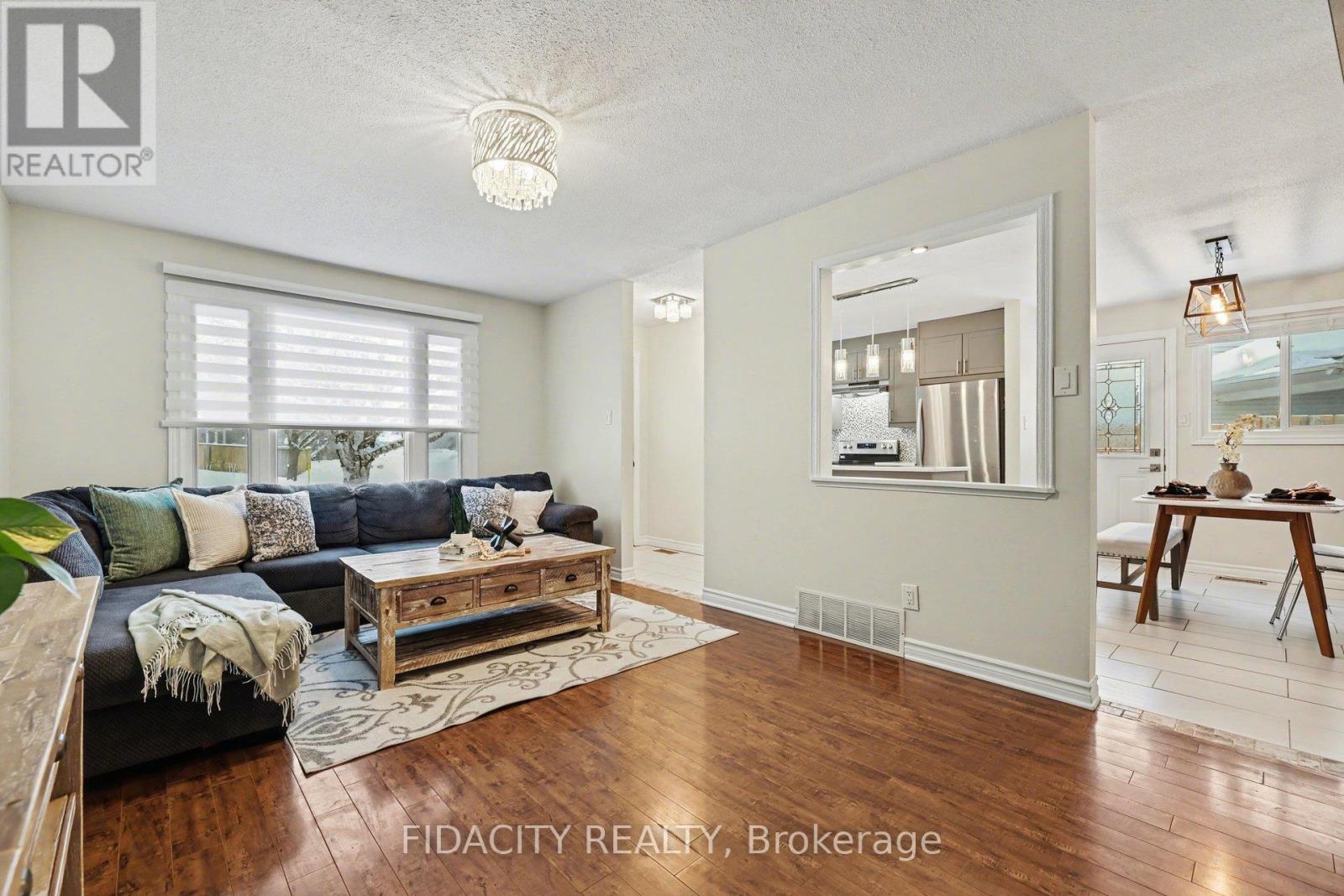 53 Morton Drive, Ottawa, Ontario  K2L 1W9 - Photo 3 - X12820928